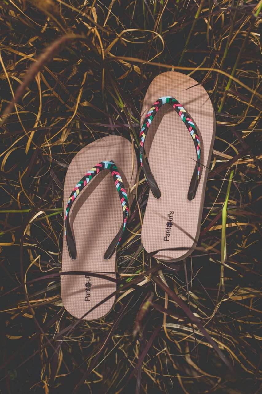 شبشب بانتوفلا نسائي بيج رائع مع حزام منسوج ملون