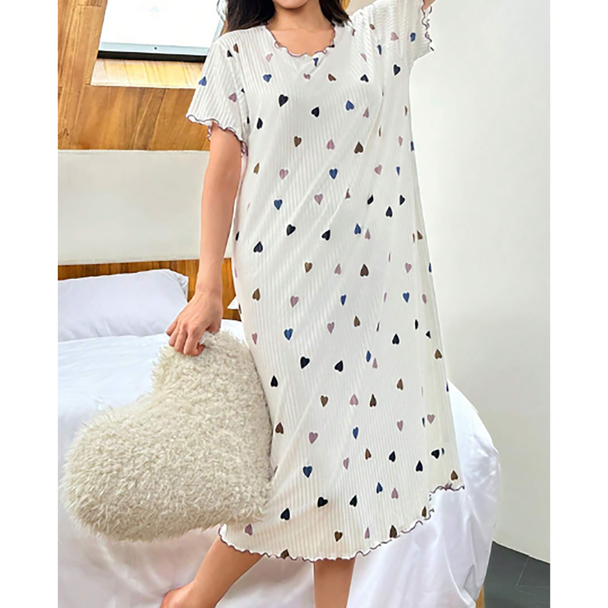 SHEIN- Short-sleeved nightgown with colorful heart print