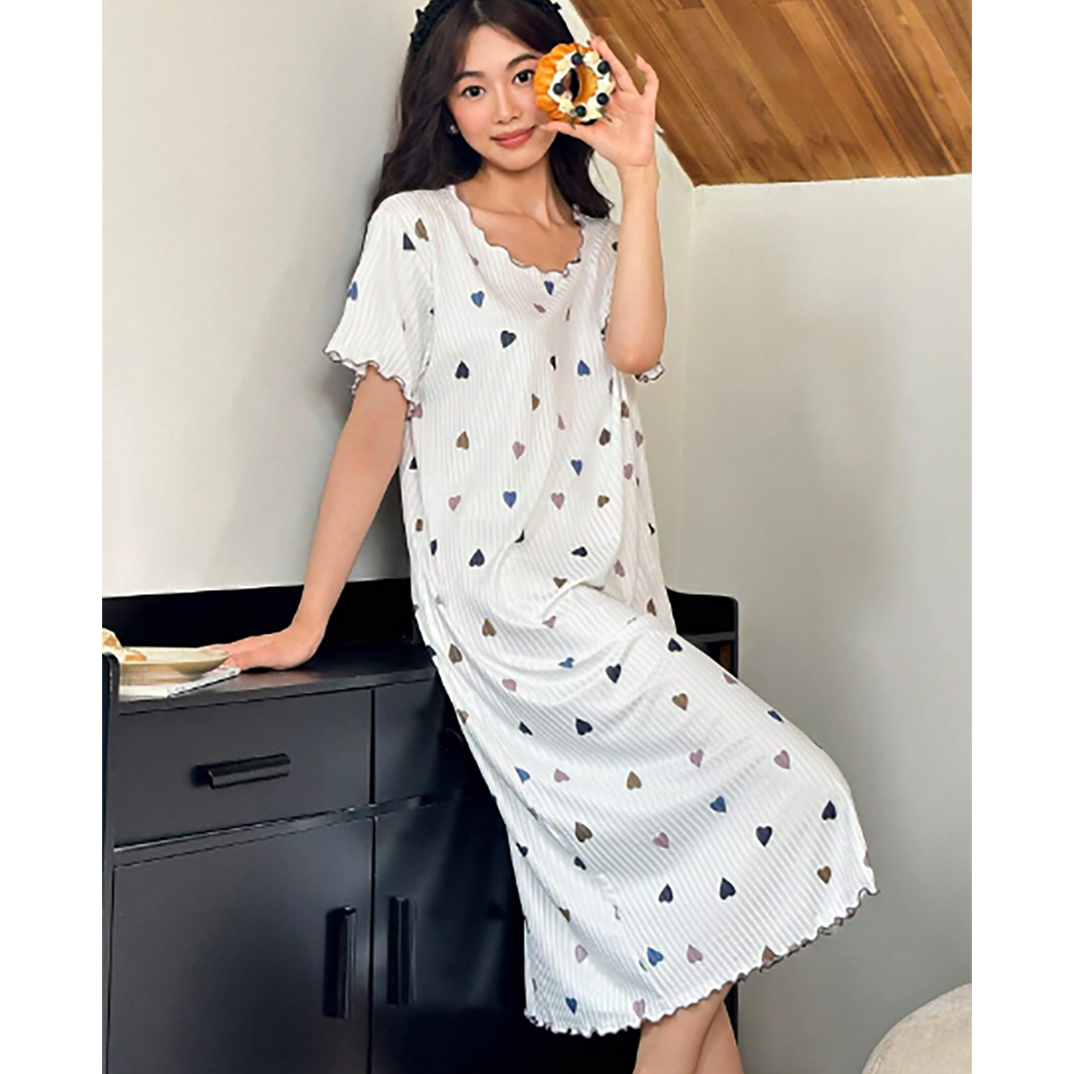 SHEIN- Short-sleeved nightgown with colorful heart print