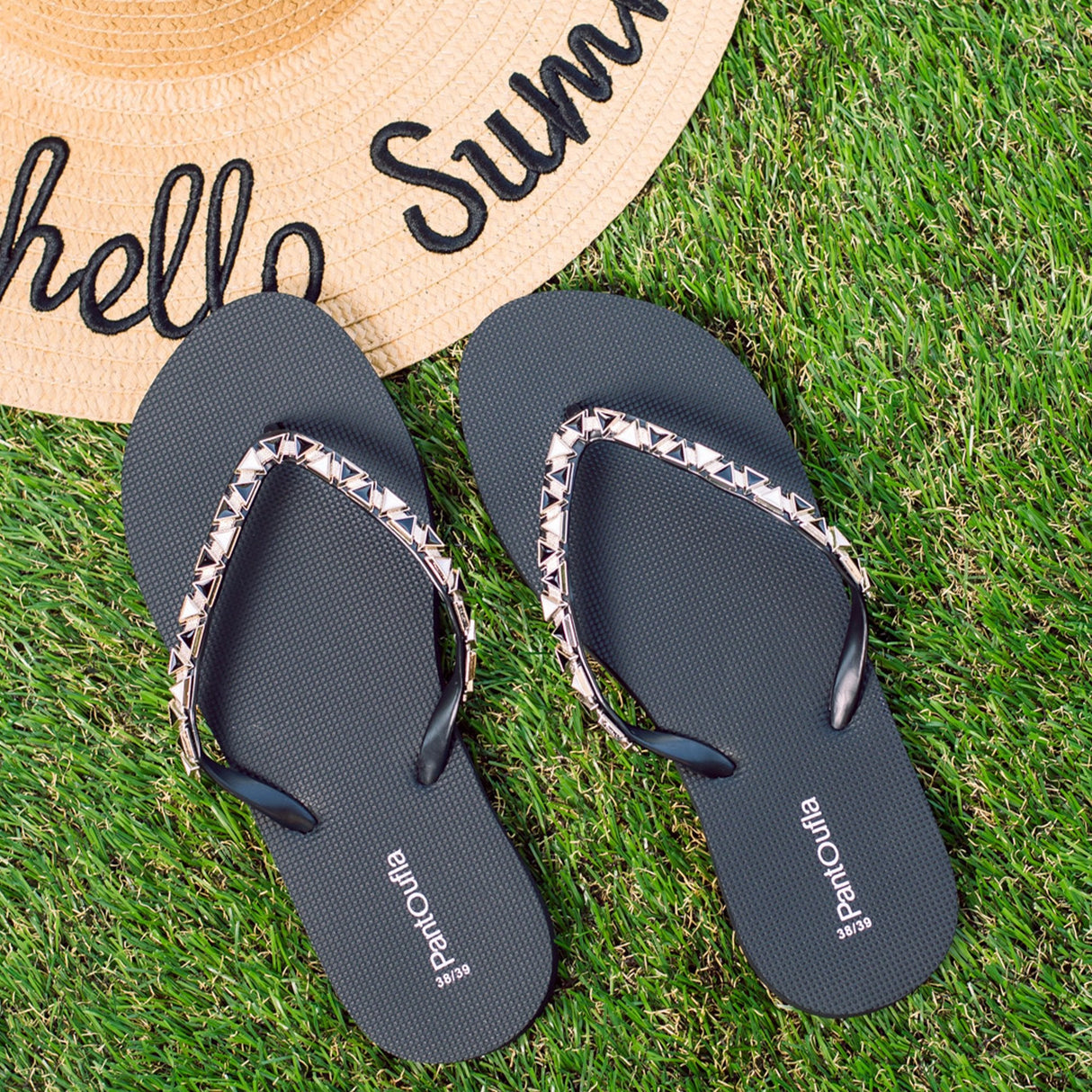 PANTOUFLA Oriental Black Women Flipflop With Gold Pyramids Strap