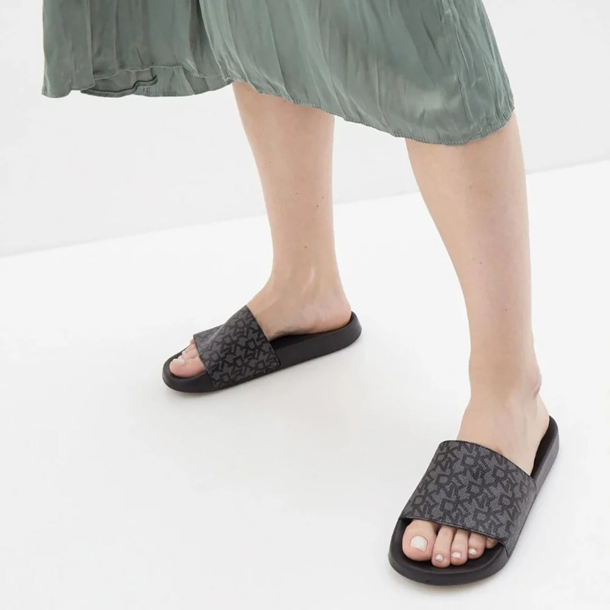 حذاء DKNY Zella Slide للنساء