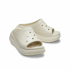 Crocs - حذاء كلاسيكي Crush Slide باللون العظمي