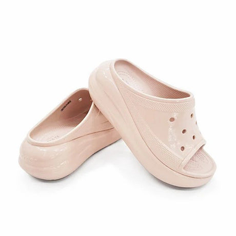 Crocs - حذاء كلاسيكي Crush Slide باللون العظمي
